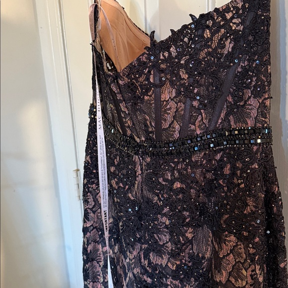 MAC DUGGAL
Black Embellished Strapless Sweetheart Trumpet Gown - Picture 13 of 17